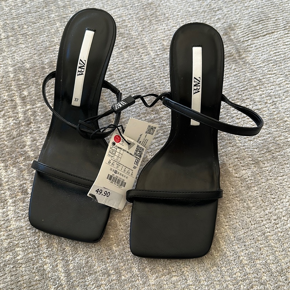 Zara NWT black strappy heels size 7/37